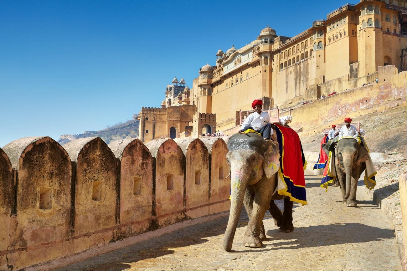 Top 10 Luxury Hotels for a Royal Stay in Jaipur