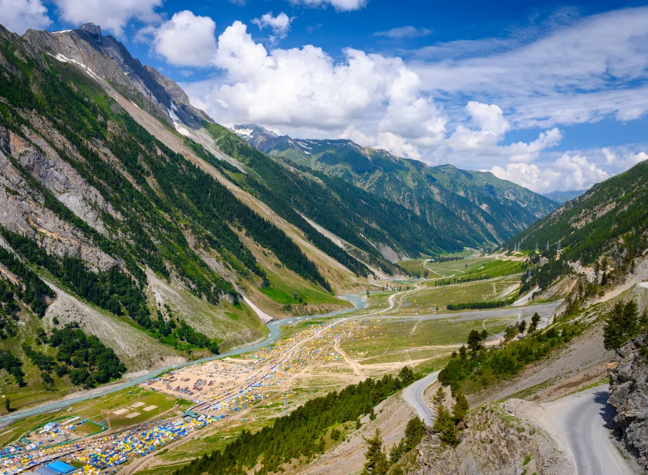 Top 10 Romantic Spots in Srinagar for Couples