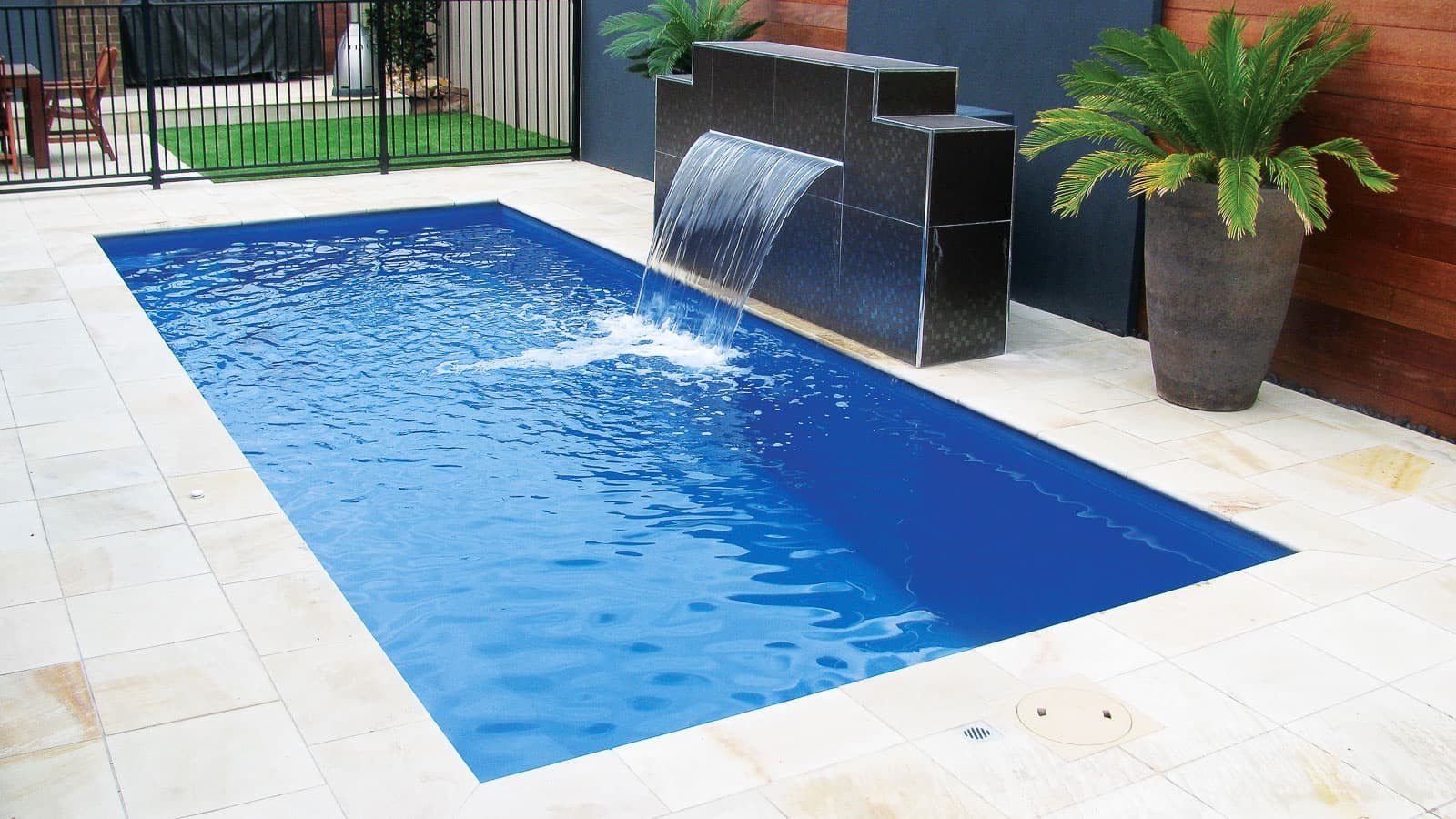 Top 10 Swimming Pool Manufacturers in Kerala Offering Hassle-Free Solutions